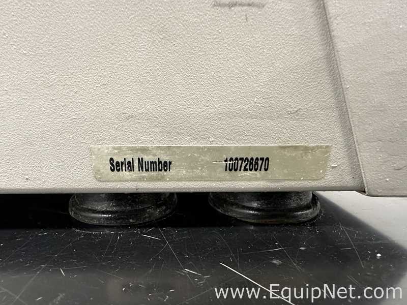 Incubadora New Brunswick Scientific C24. novo