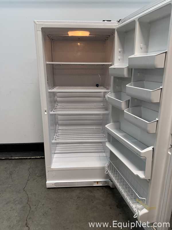 Freezer Electrolux FFU21M7HWJ