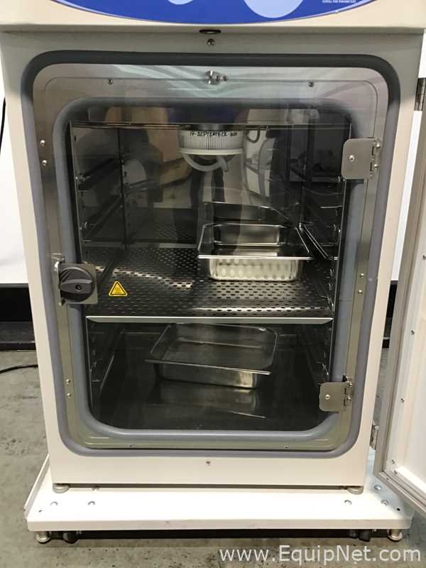 VWR VWR51014991 Double Stack CO2 Incubators On Wheels