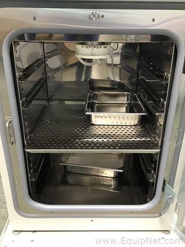 VWR VWR51014991 Double Stack CO2 Incubators On Wheels