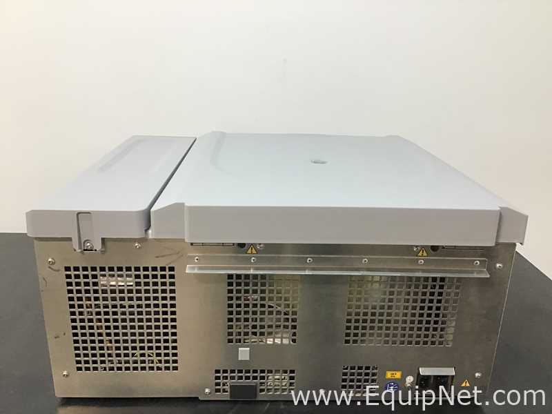 Centrífuga para Laboratórios Thermo Fisher Scientific Megafuge ST Plus Series