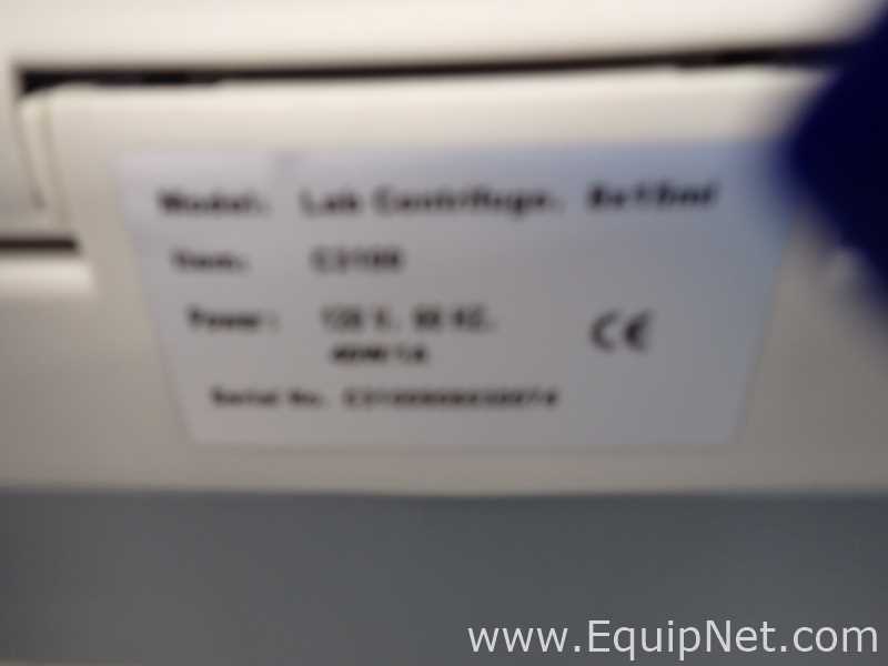Centrífuga para Laboratórios Benchmark Scientific LC-8