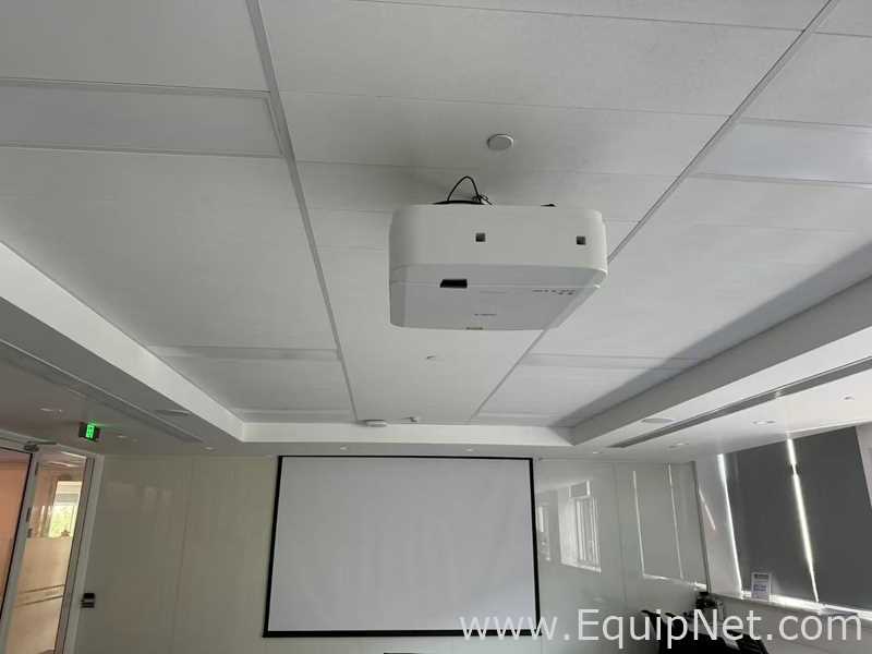 Equipamento de Vídeo NEC NP-PA703UL+