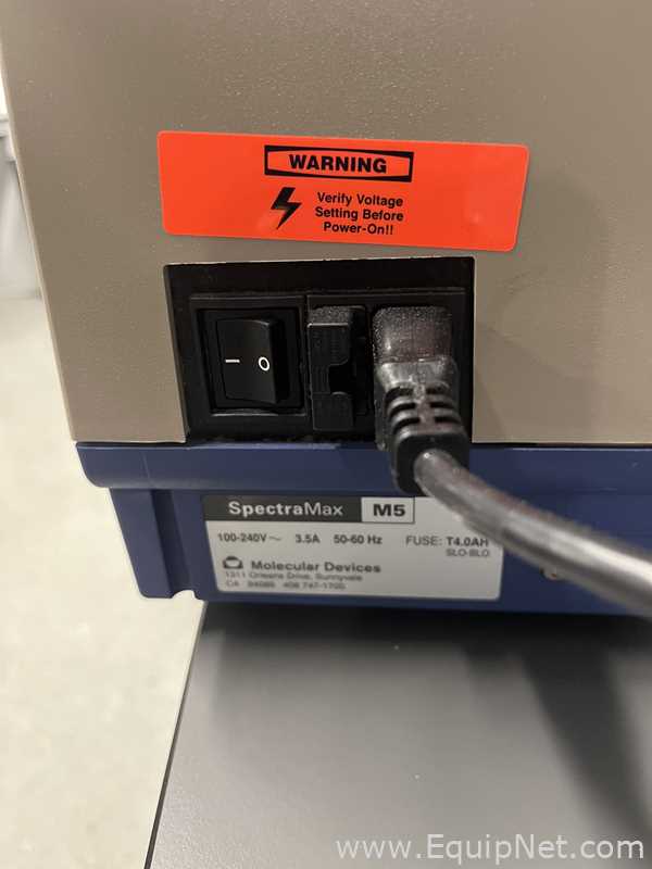 Molecular Devices SpectraMax M5 Microplate Reader