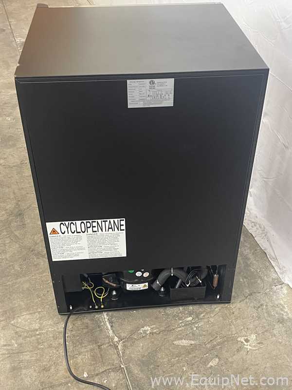 Unidade de Refrigeração Edgestar CBR1502SG
