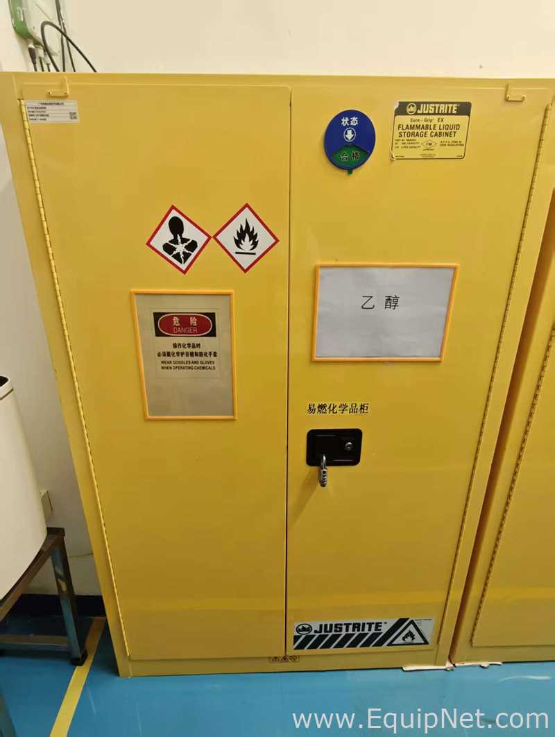 lote de  5 Armários de Armazenamento para Inflamáveis JustRite Requisitos de Ar 170 L