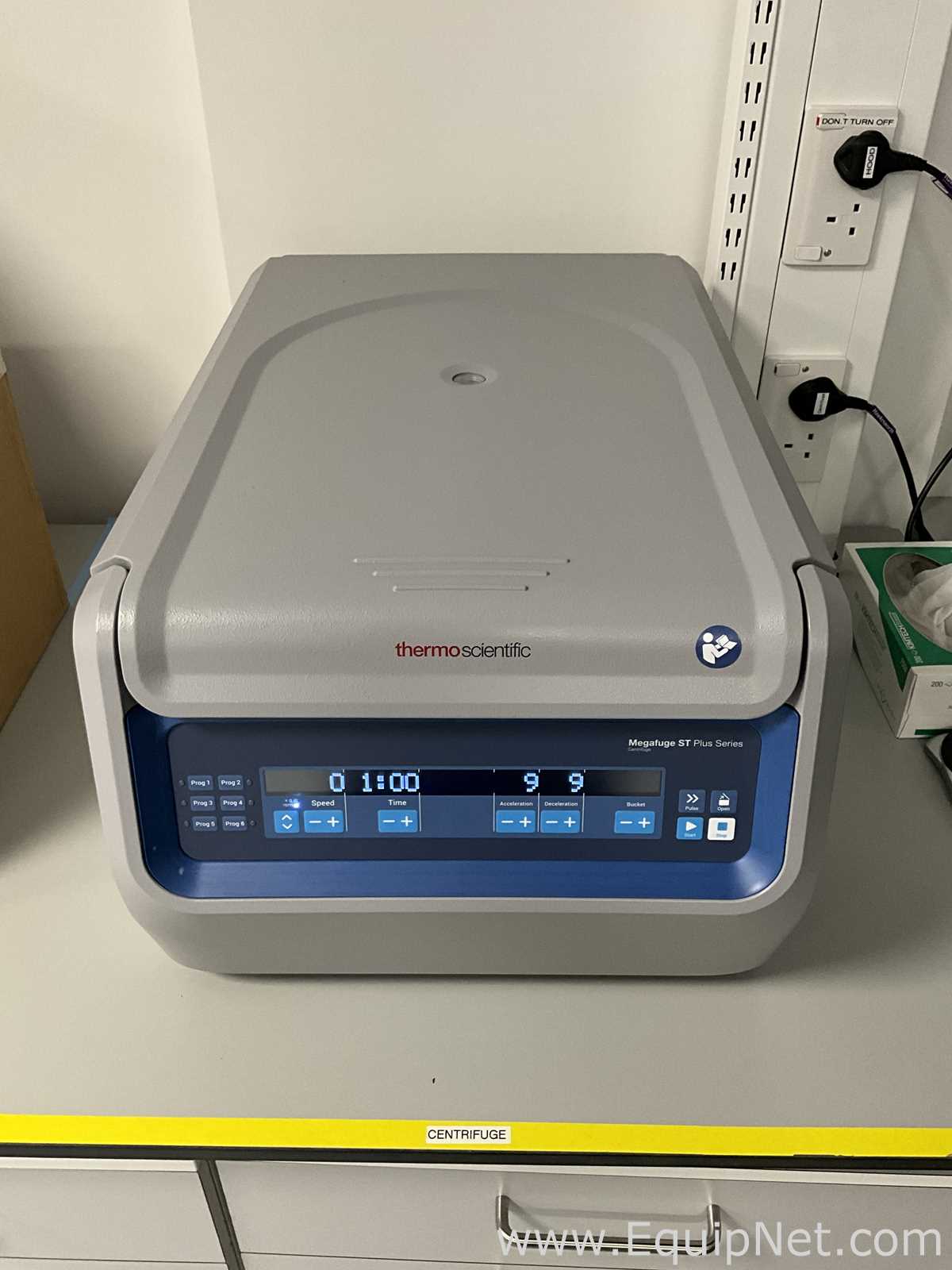 Thermo Fisher Scientific Megafuge ST1 Plus Laboratory Centrifuge