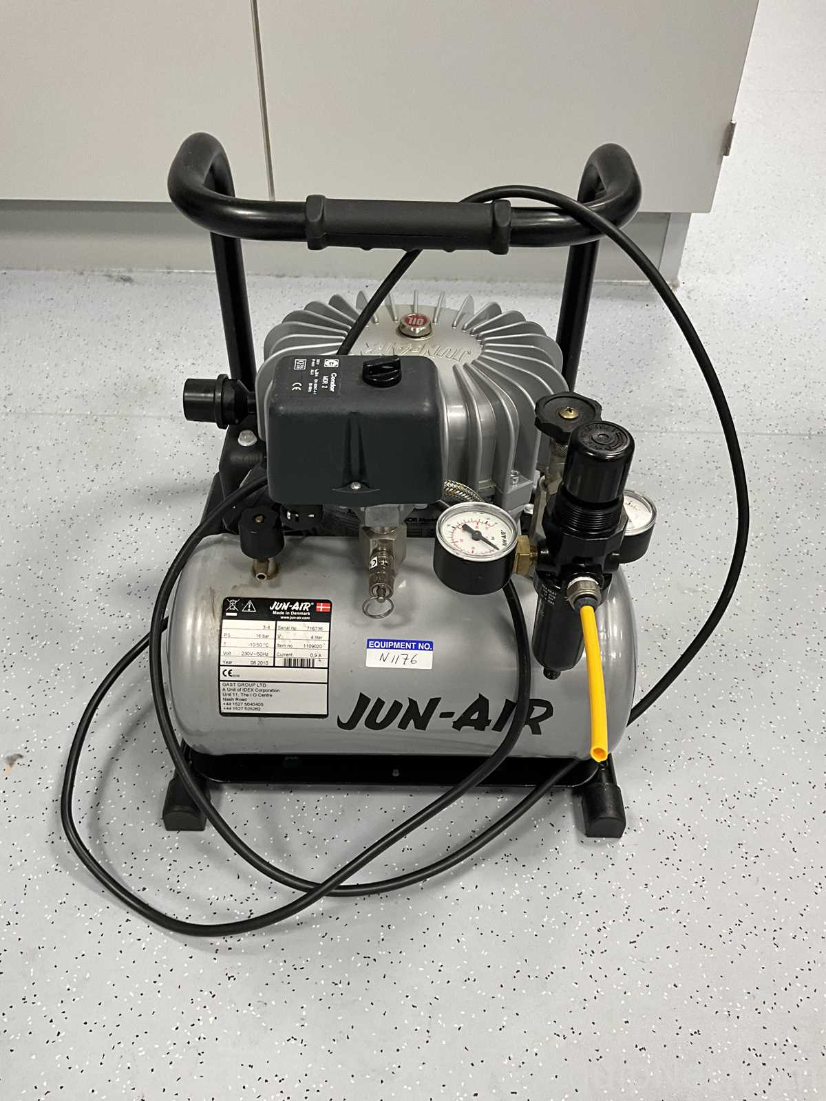 Gast Manufacturing Inc. JUN-AIR 3-4 16 Bar 4 Litre Portable Air Compressor