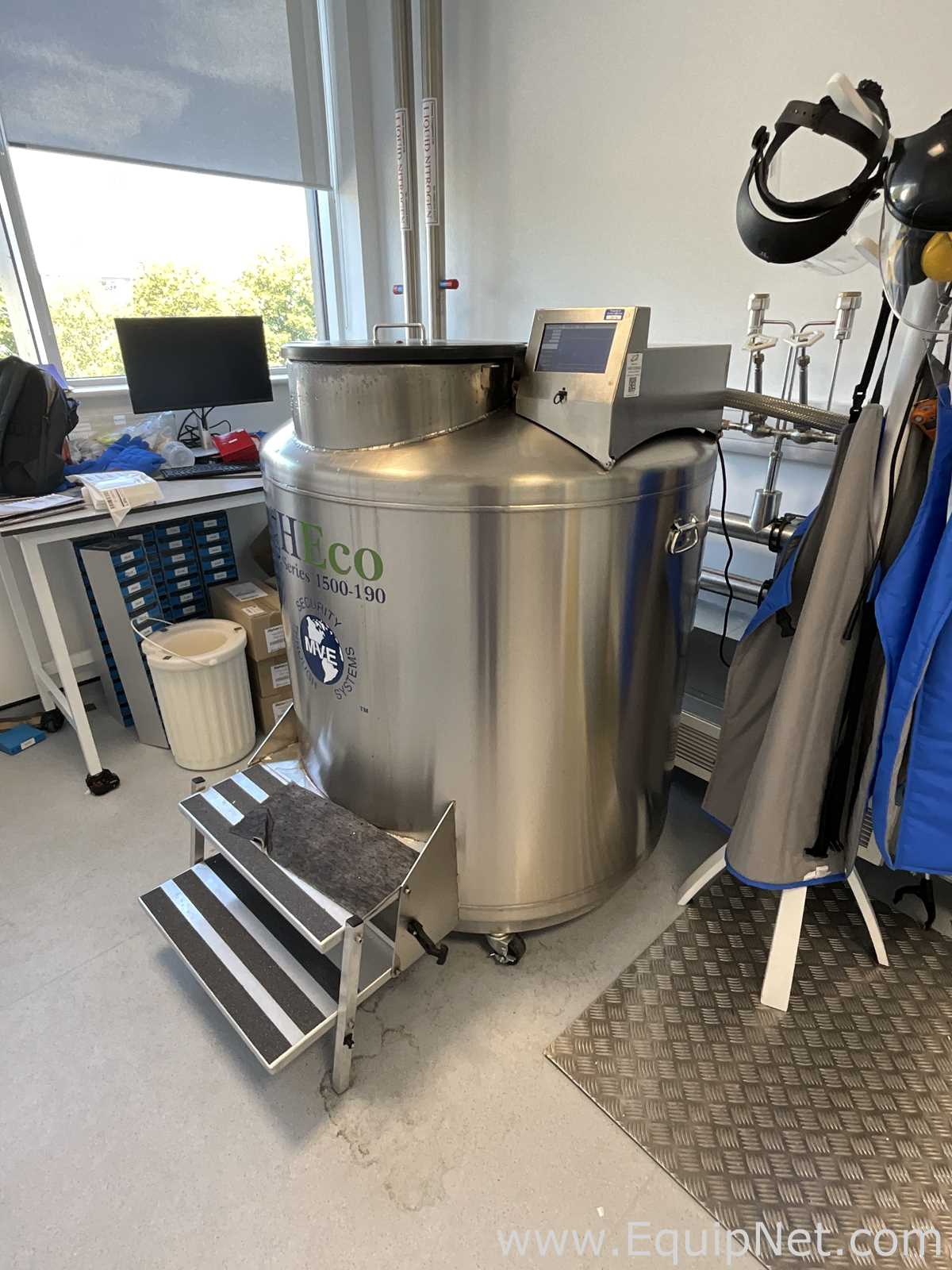 MVE Biological Solutions US MVE HECO 1542R-190AF-TS High Efficiency Liquid Nitrogen Freezer