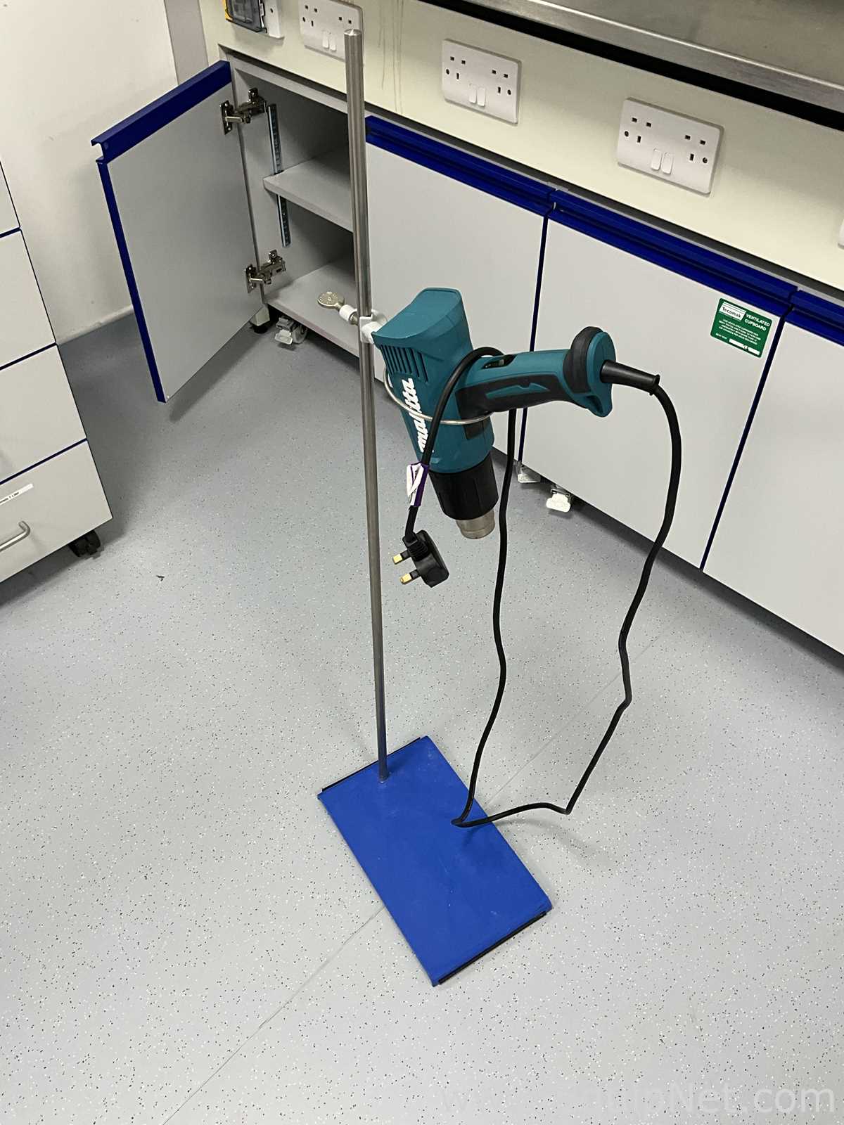 Makita HG5030 Heat Gun with Stand