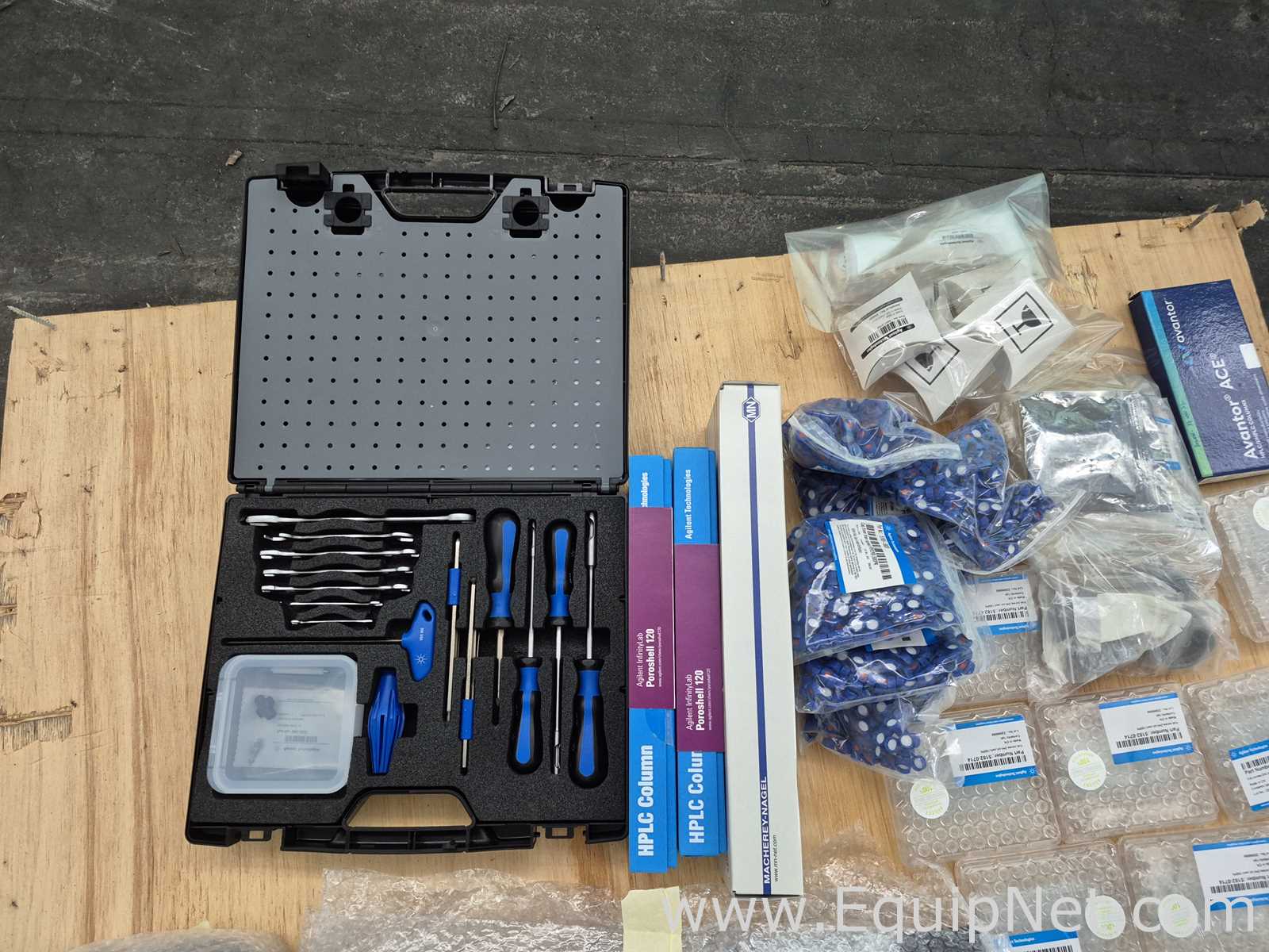 Agilent Technologies 1260 Infinity II witn Computer and Accessories - HPLC-02