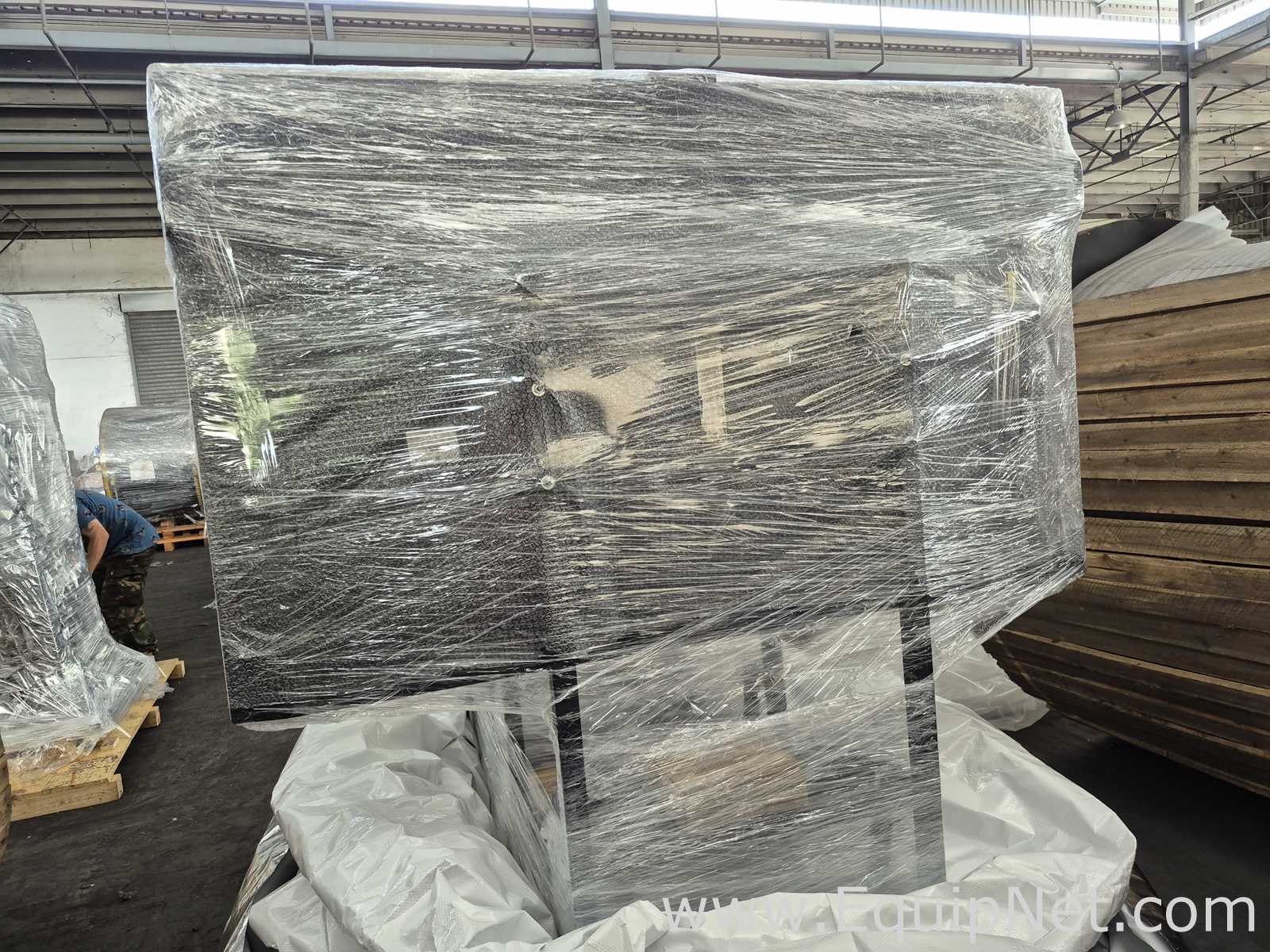 Lot of Three TV 75 Inches - Case No6