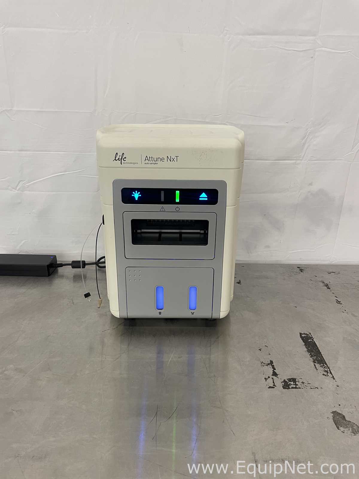 Life Technologies Attune NxT Acoustic Focusing Flow Cytometer w/ Attune Autosampler NxT Gen
