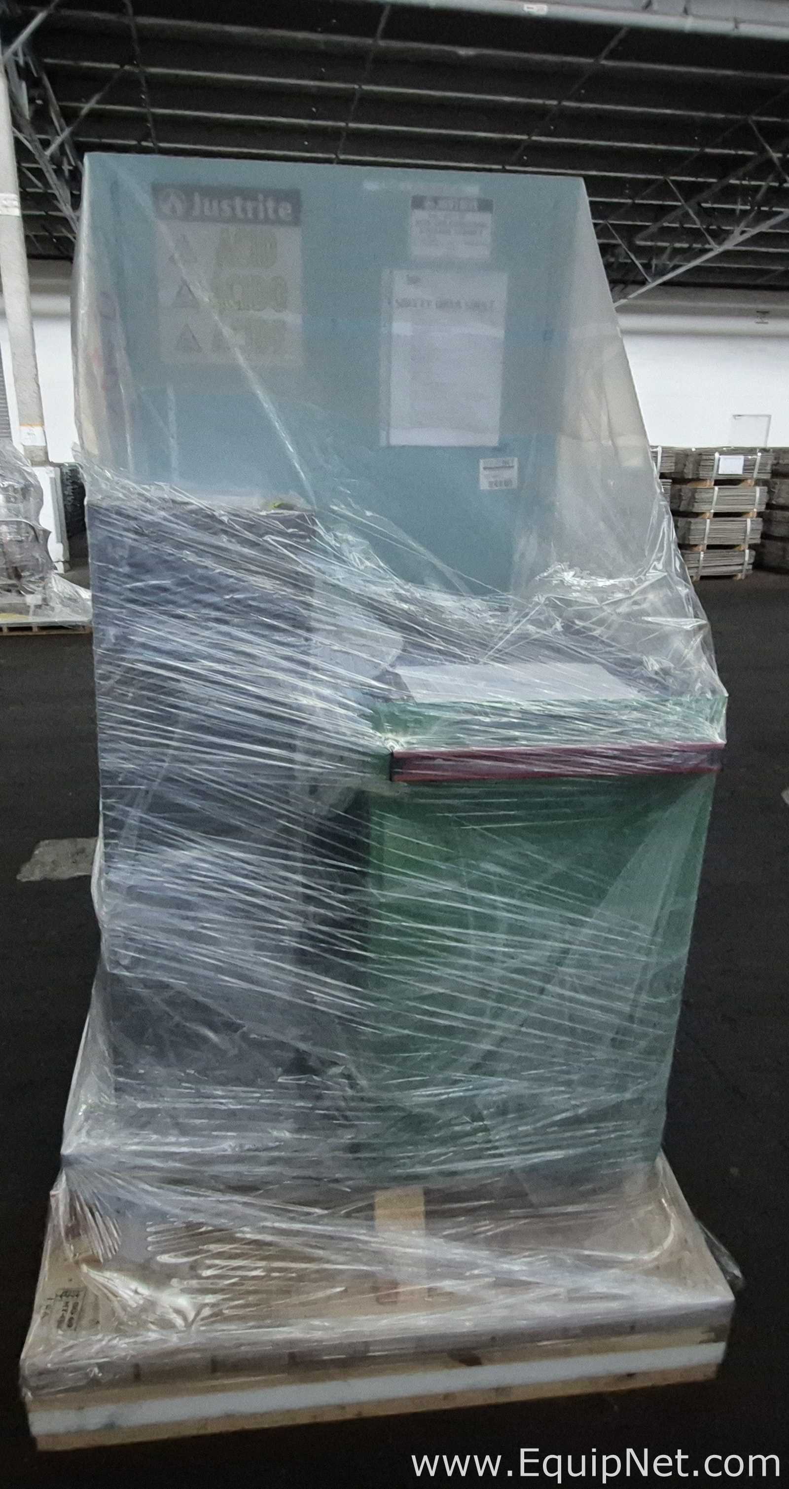Lot of Storage Cabinets with Tools and Fittings - Pallet No 109