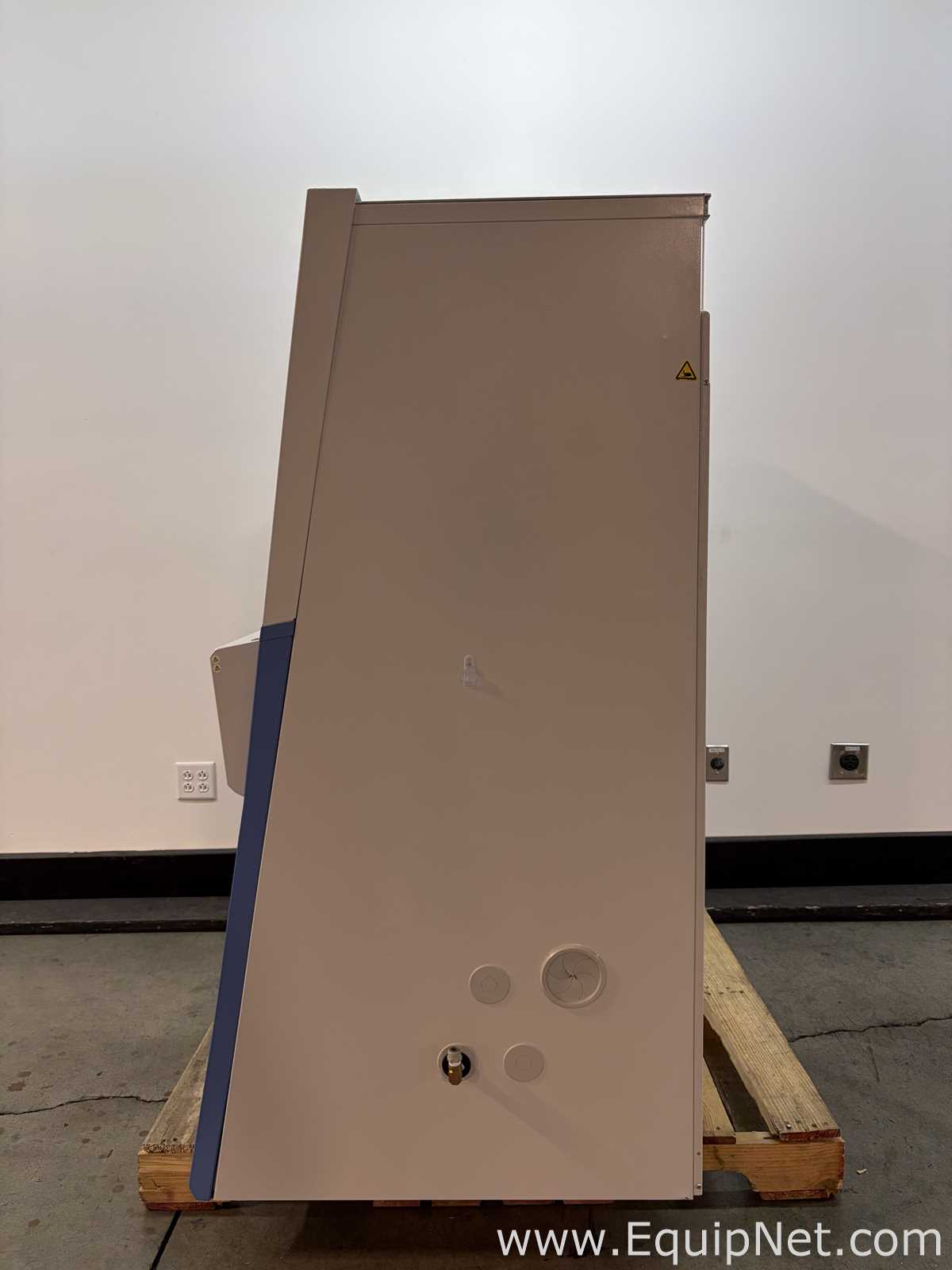 Thermo Fisher Scientific 1375 1300 Series A2 4Ft Biological Safety Cabinet with Stand