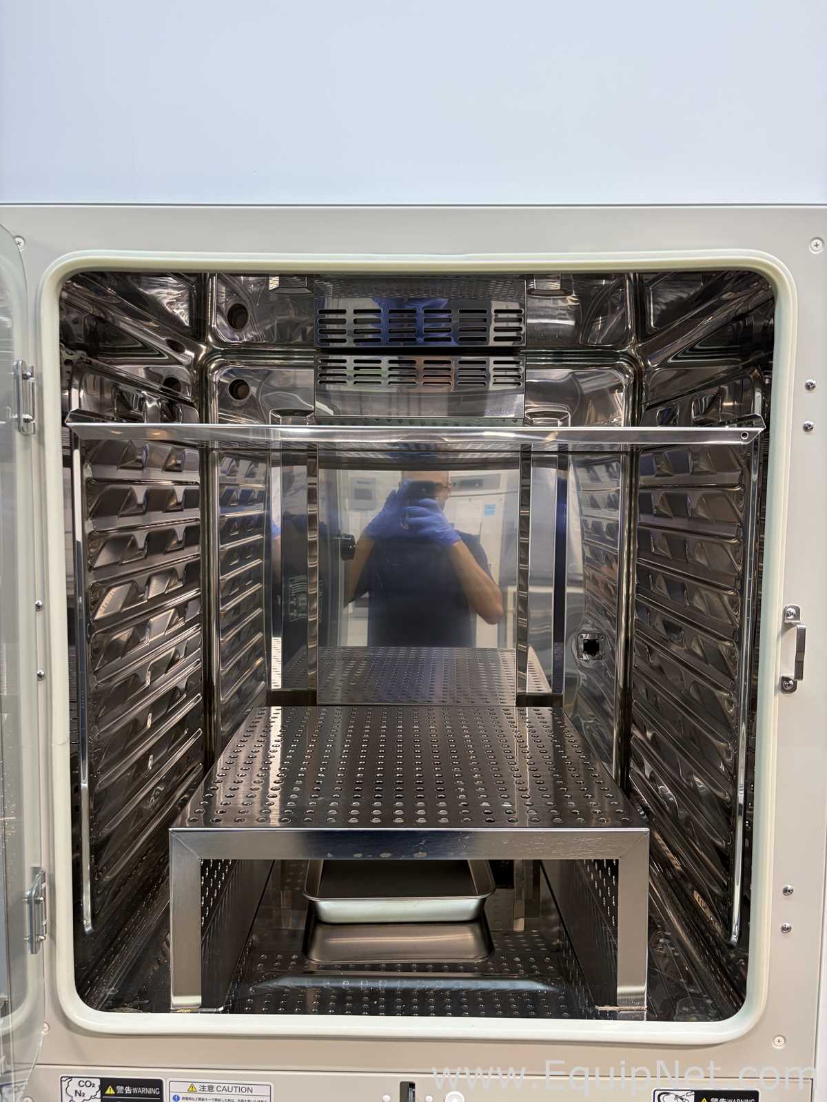 PHCBI MCO-230AICUVLG-PA Cell-IQ Double Stacked CO2 Incubator With 2 H2O2 Generators