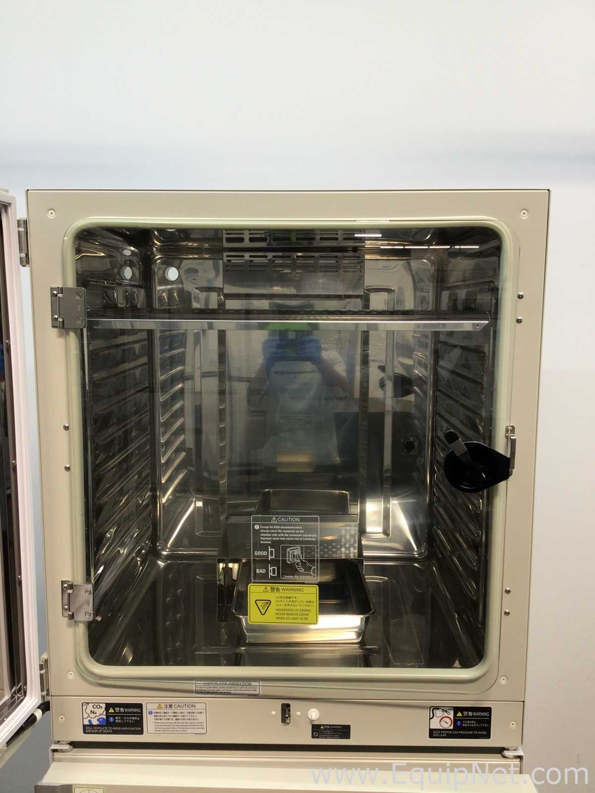 PHCBI MCO-230AICUVLG-PA Cell-IQ Double Stacked CO2 Incubator With 2 H2O2 Generators