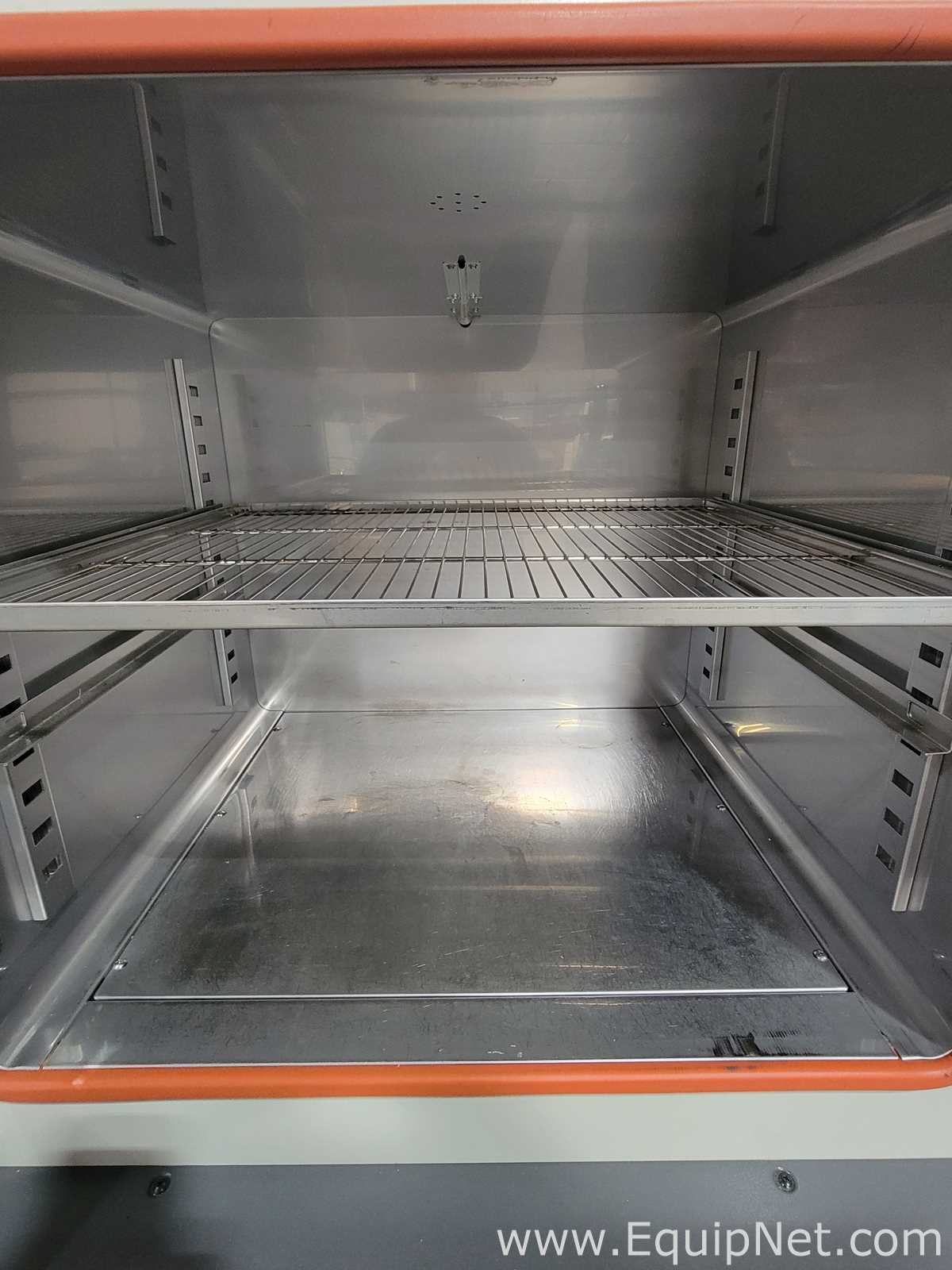 Sanyo MIR-262 Incubator