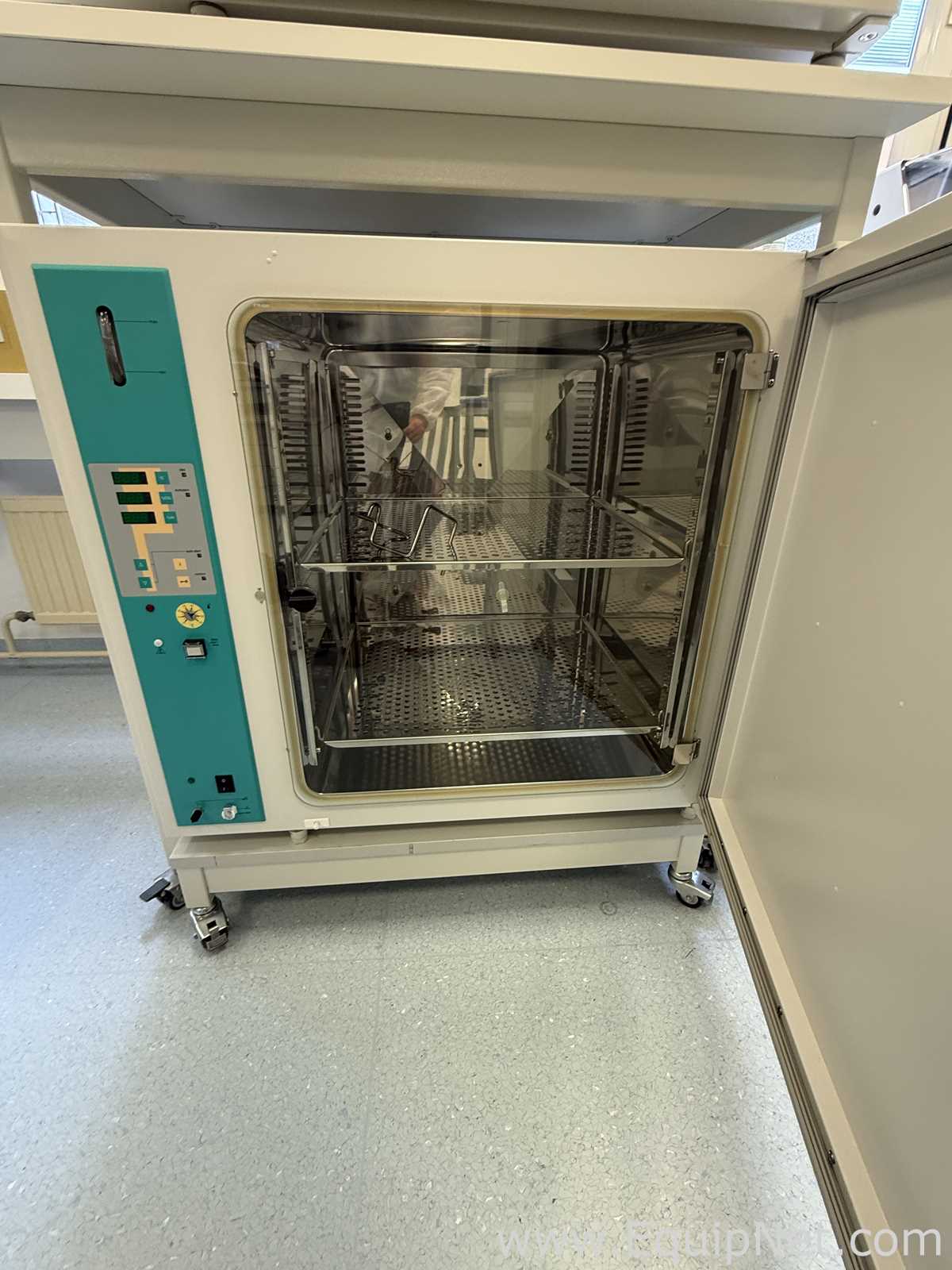 Lot of 2 Thermo Scientific BBD 6220 CO2 Incubators