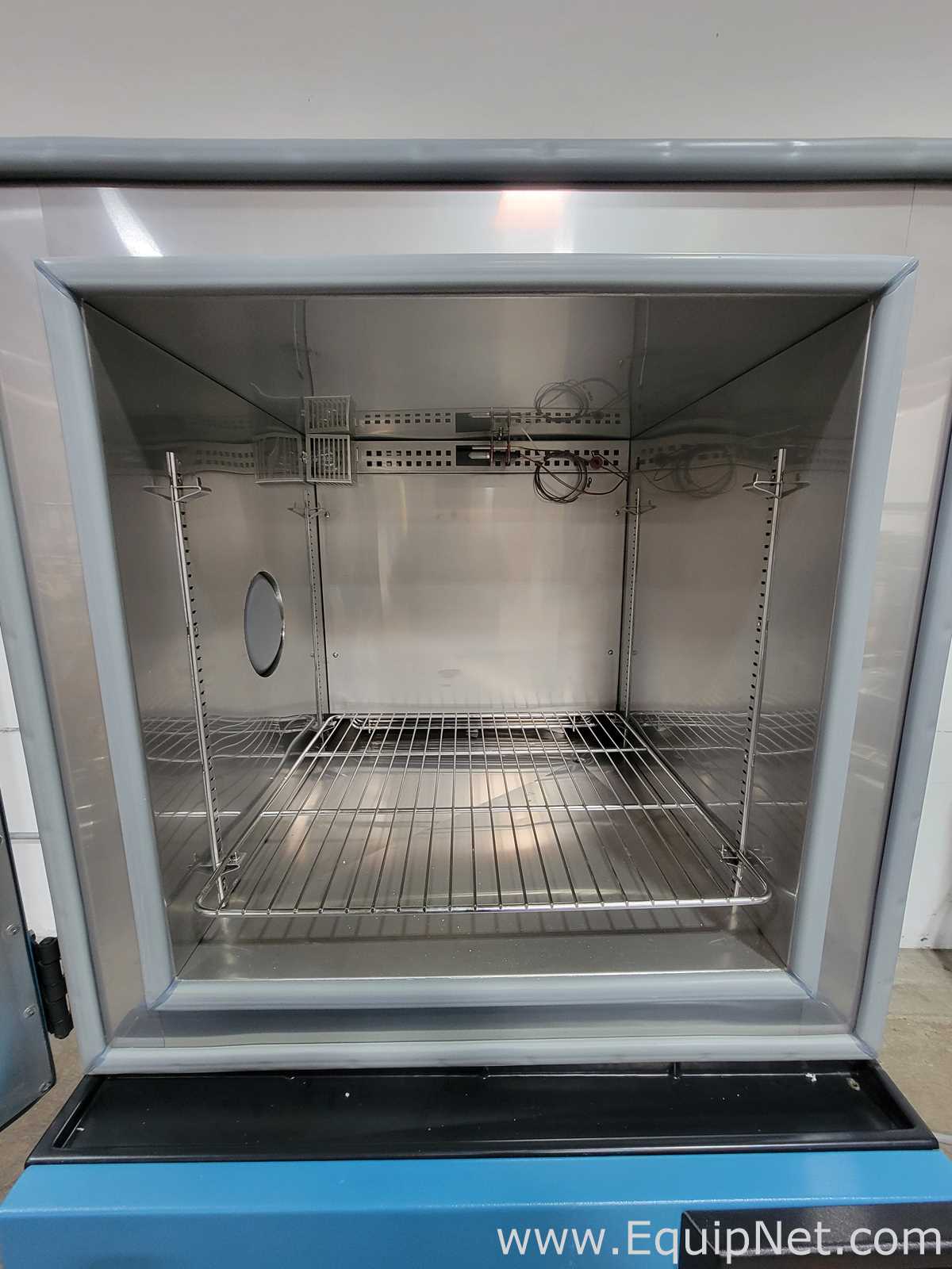 Câmara Ambiental e de Estabilidade Thermotron SM-8S-8200
