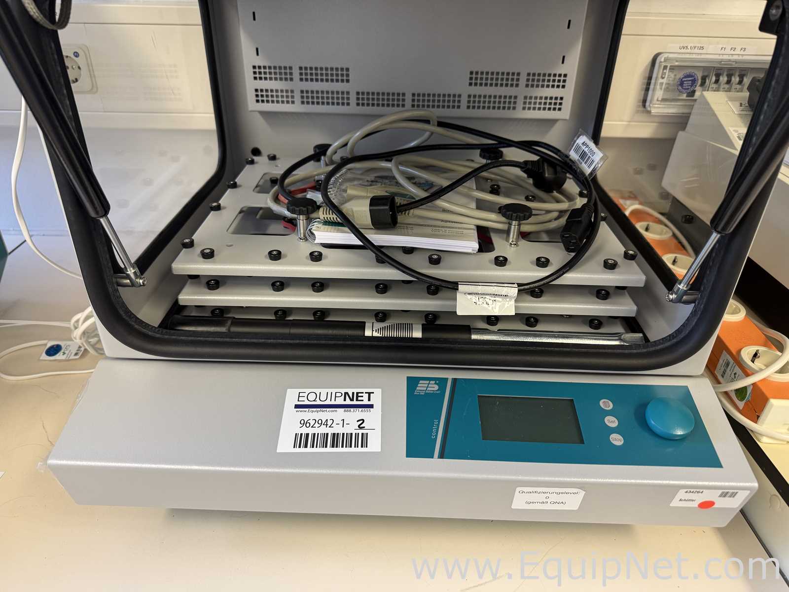 Edmund Buhler TiMix 5 Control Microplate Shaker with TH15 Incubator Hood