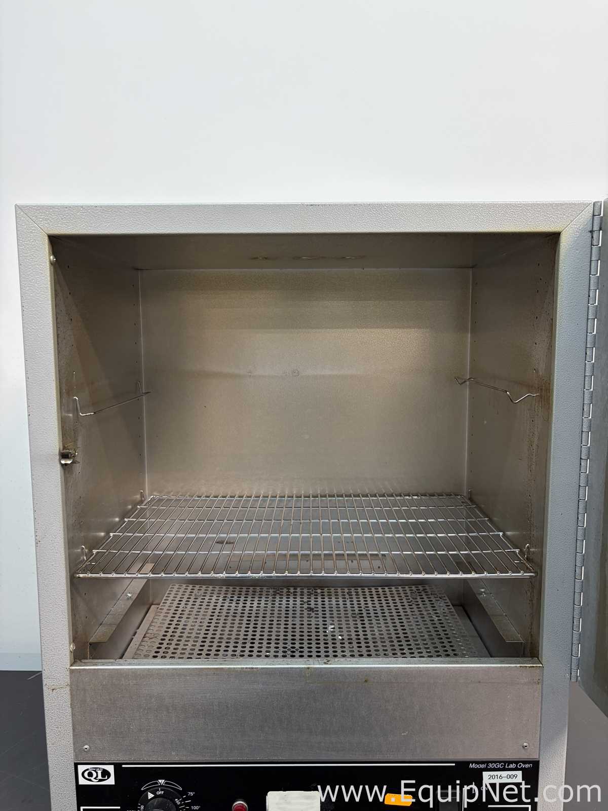 Quincy Lab 30GC 2.0 Cubic Foot Analog Gravity Convection Laboratory Oven