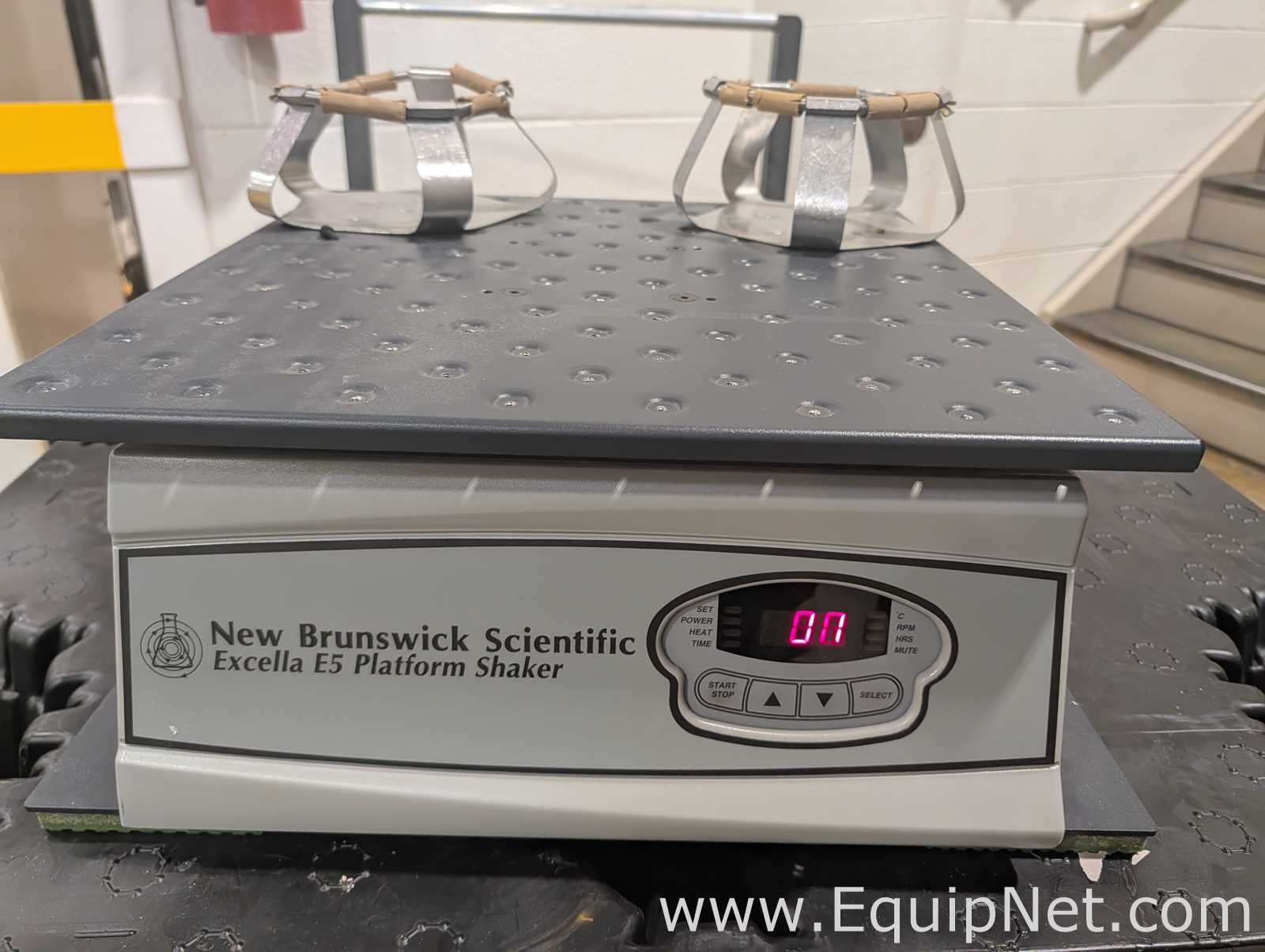 New Brunswick Scientific Excella E5 Platform Shaker