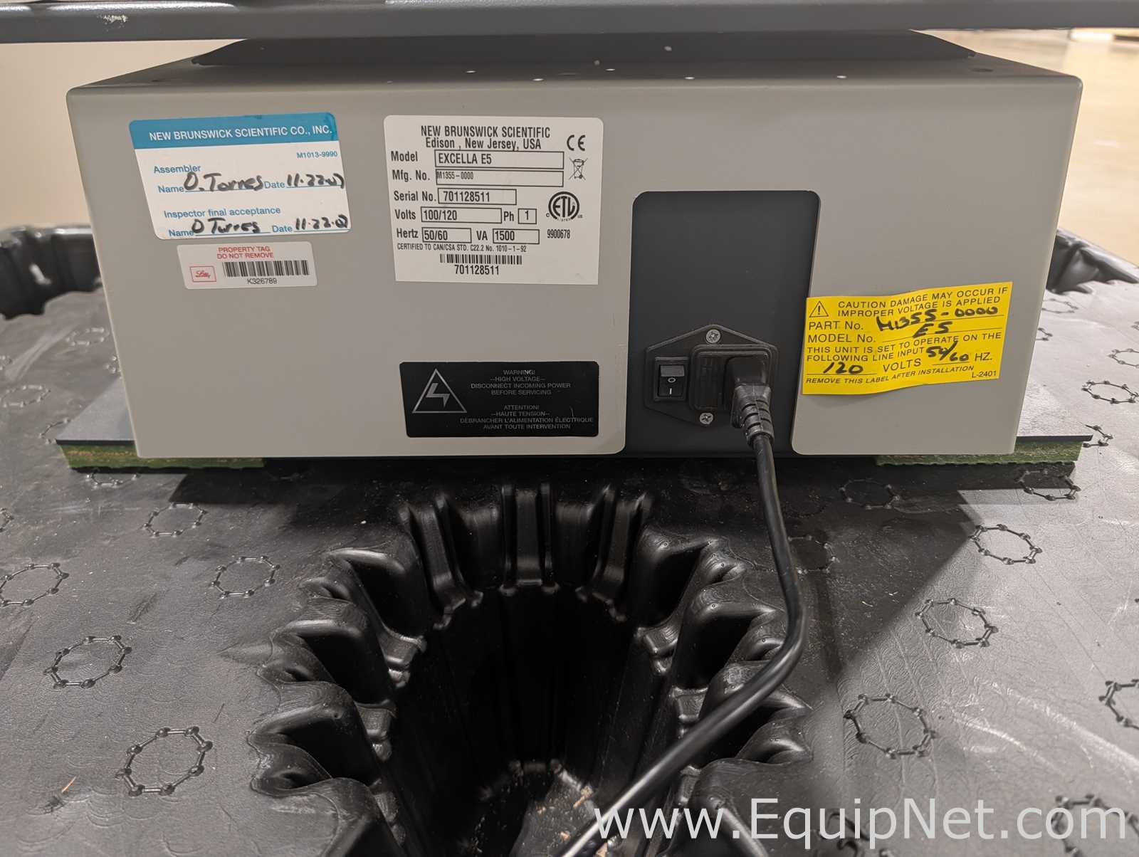 New Brunswick Scientific Excella E5 Platform Shaker