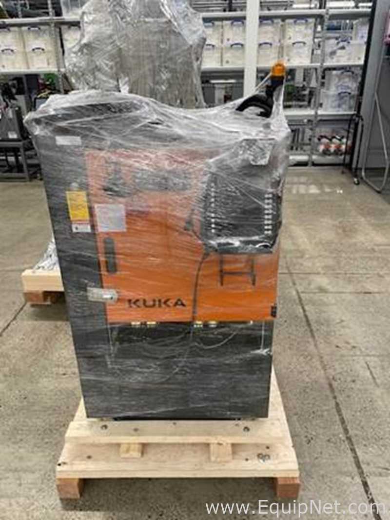 Brazo de Robot de 6 Ejes marca Kuka modelo KR510R3080 con Unidad de Control marca Kuka modelo KR C4