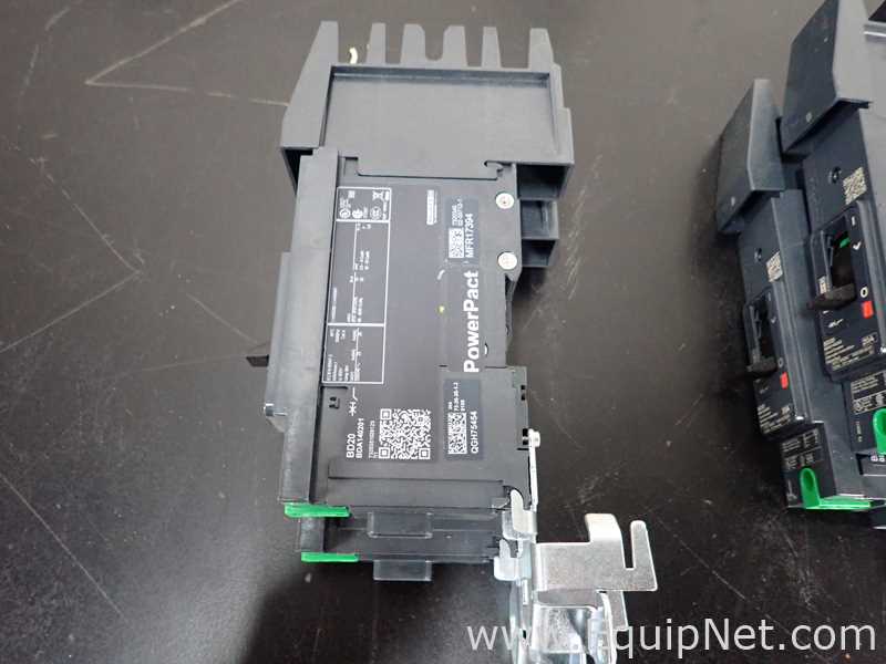 Lot of 8 Schneider Electric PowerPact BD20 Circuit Breakers