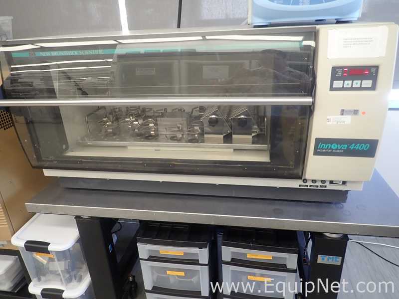 New Brunswick Innova 4400 Incubator Shaker