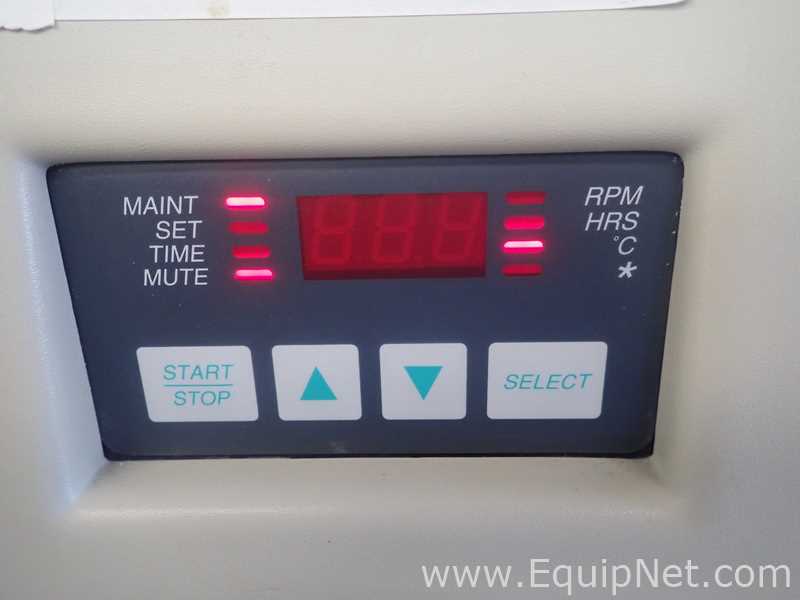 New Brunswick Innova 4400 Incubator Shaker