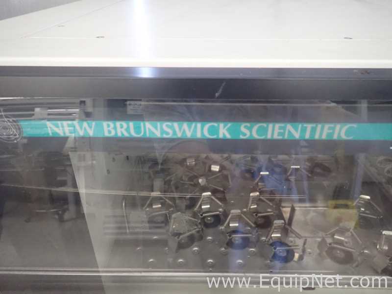 New Brunswick Innova 4400 Incubator Shaker