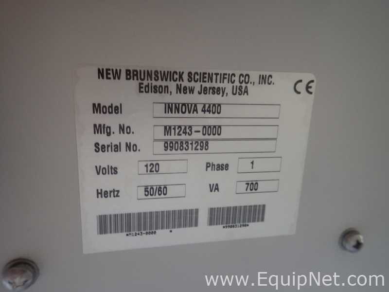 New Brunswick Innova 4400 Incubator Shaker