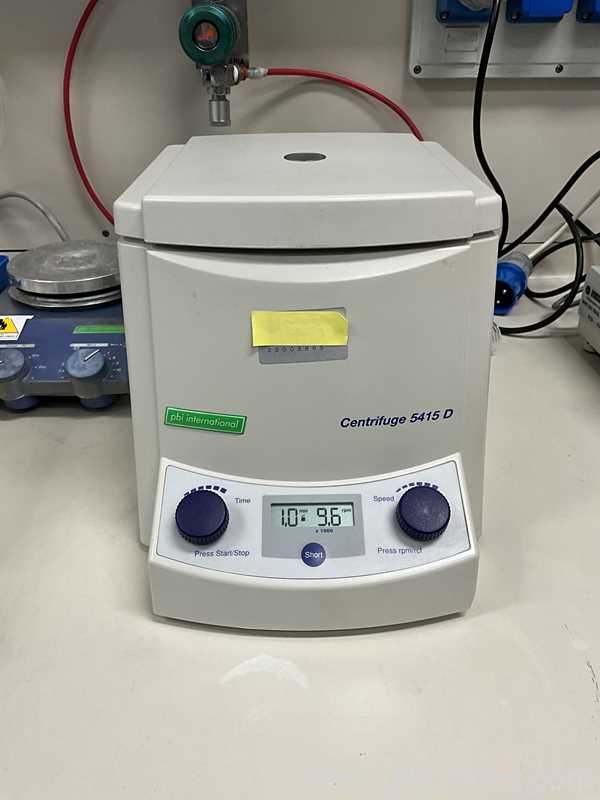 Centrífuga para laboratorio Eppendorf 5415 D