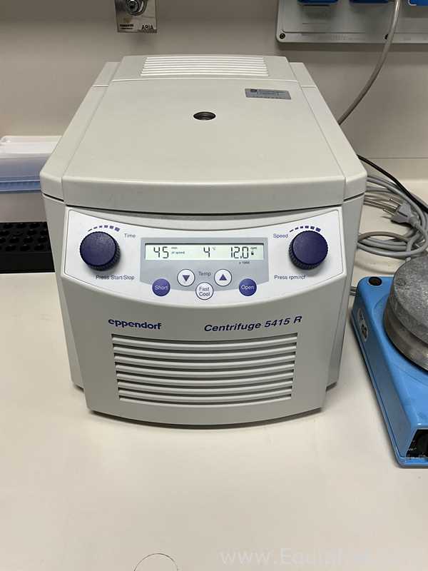 Centrífuga para Laboratórios Eppendorf 5415 R