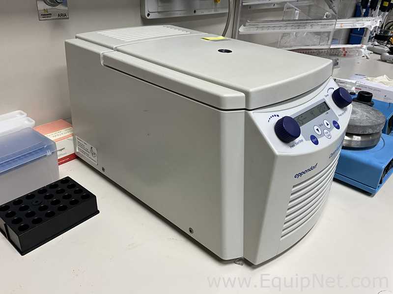 Centrífuga para Laboratórios Eppendorf 5415 R