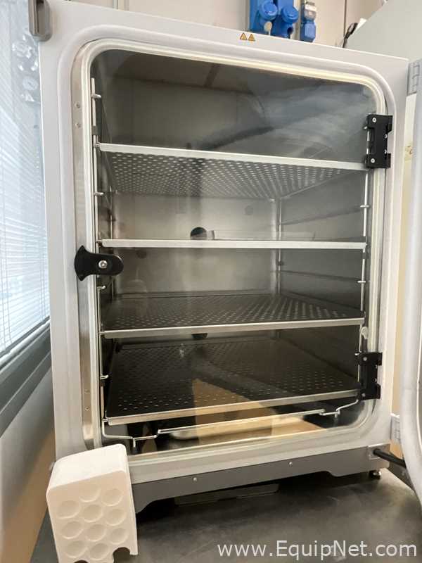 Incubadora Eppendorf CellXpert C170i.  170 Litros