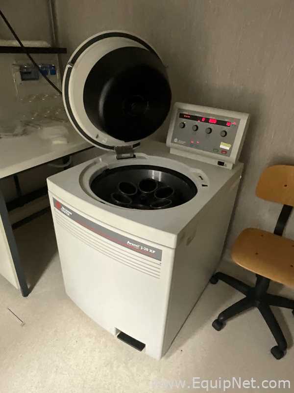 Beckman Coulter Avanti J-20 XP Refrigerated Laboratory Centrifuge
