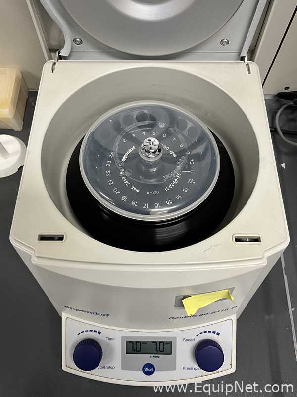 Centrífuga para Laboratórios Eppendorf 5415 D
