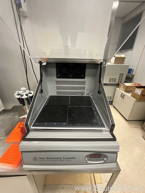 Eppendorf New Brunswick Excella E24R Laboratory Incubator Shaker