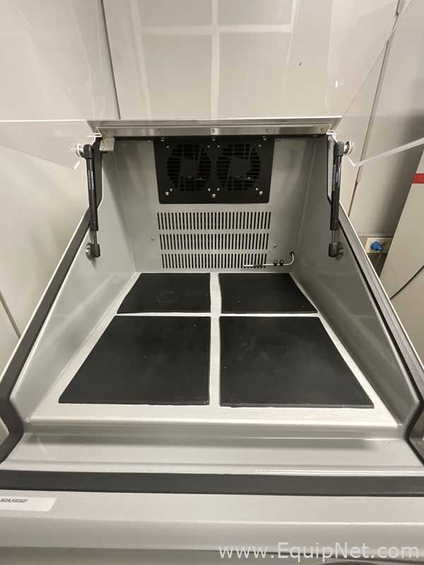 Eppendorf New Brunswick Excella E24R Laboratory Incubator Shaker