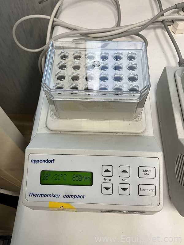 lote de  2 Misturador para Laboratórios Eppendorf Thermomixer Compact