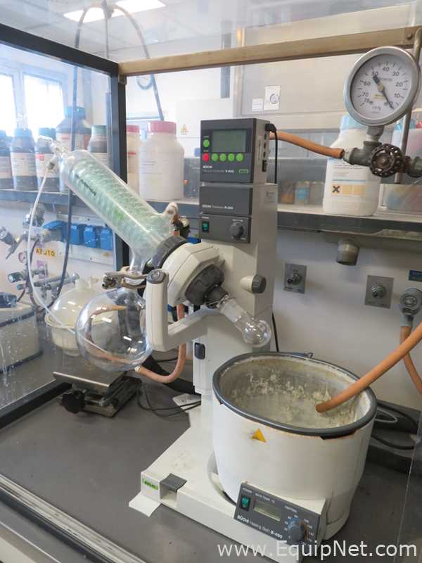 Buchi R-200 Rotavapor with Buchi B-490 Heating Bath and V-800 Vacuum Controller