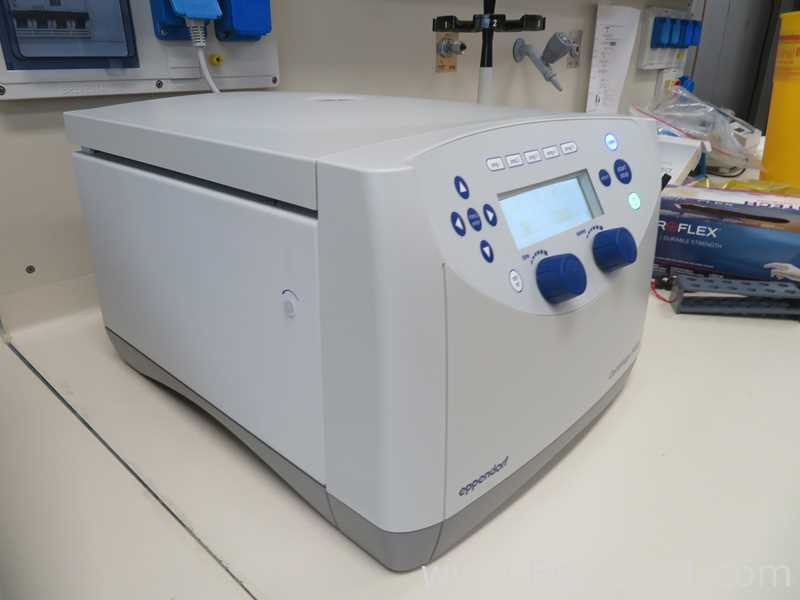 Centrífuga para Laboratórios Eppendorf 5430