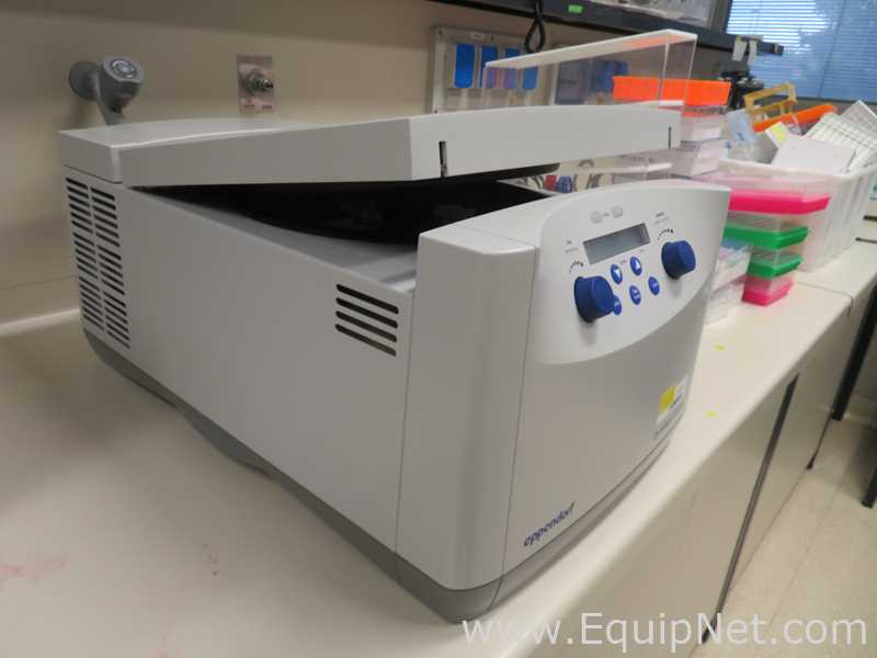 Centrífuga para Laboratórios Eppendorf 5702 R