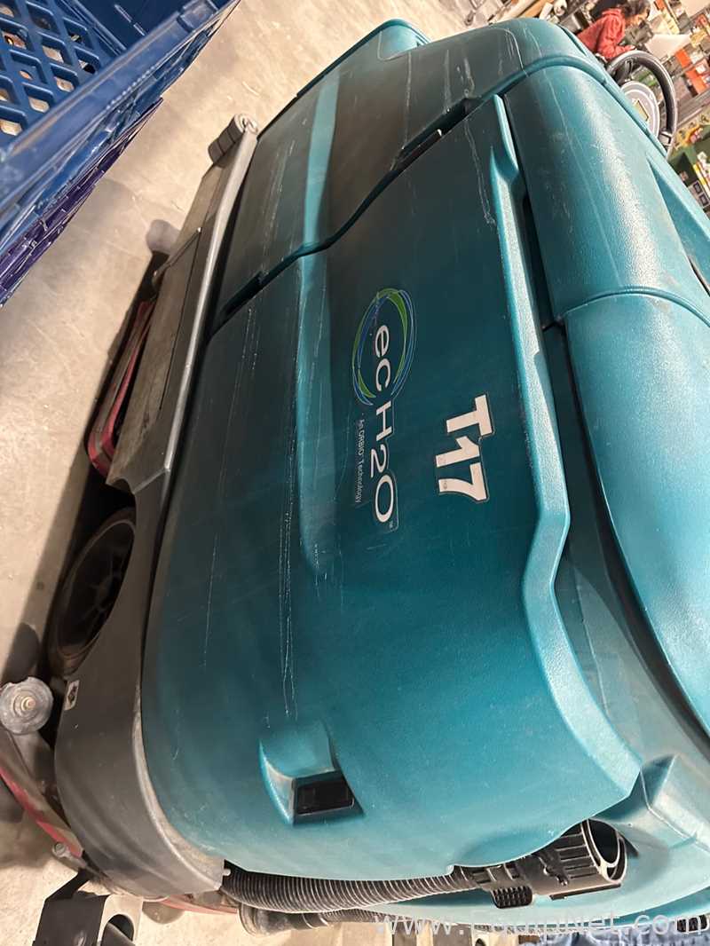 Tennant T17 Battery-Powered Ride-On Floor Scrubber