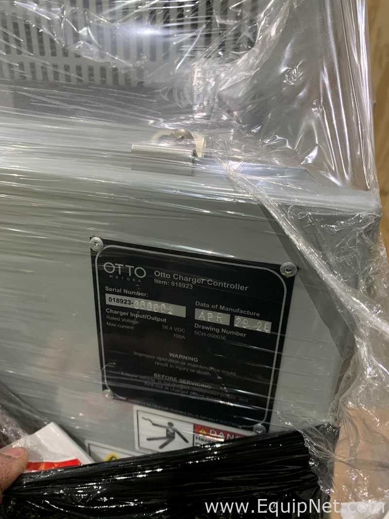 Cargador de Baterias OTTO Motors CB 1500 con Controlador de Carga  