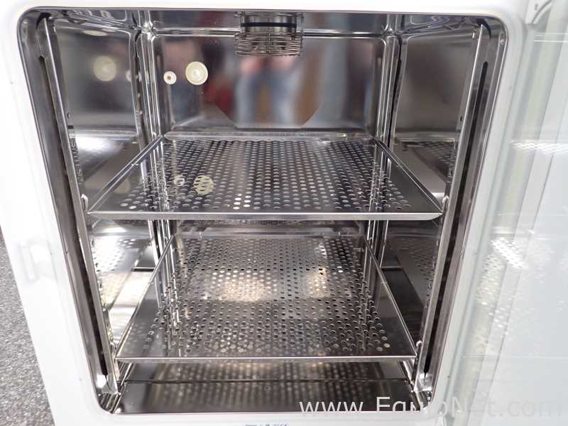 Thermo Scientific HERAcell 240i  CO2 Incubator