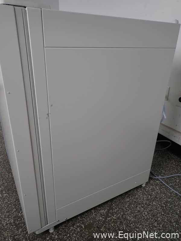 Thermo Scientific HERAcell 240i  CO2 Incubator
